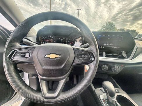 Used 2024 Chevrolet Trax LS FWD image 11