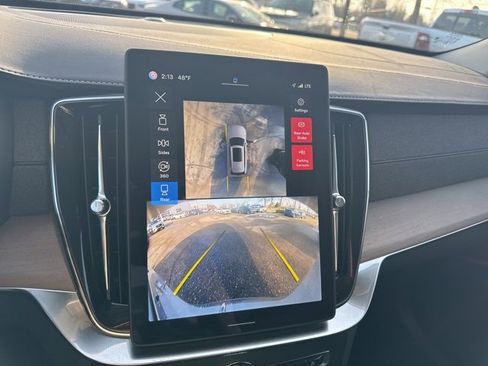 Used 2025 Volvo XC90 B6 Plus image 11