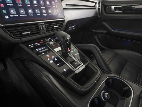 Used 2023 Porsche Cayenne AWD/4WD image 22