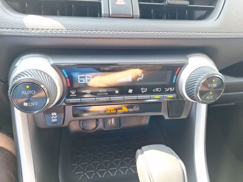 Used 2025 Toyota RAV4 XLE image 27