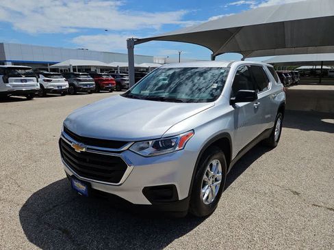 Used 2021 Chevrolet Traverse LS FWD image 4