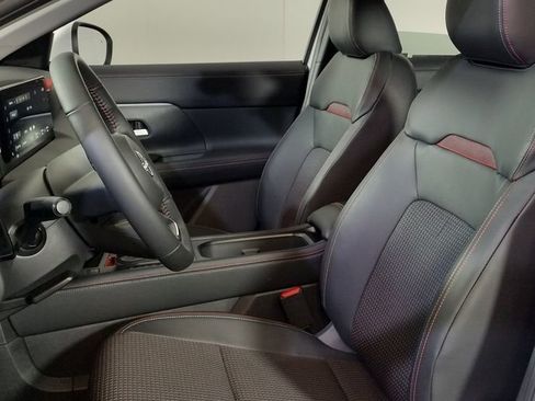 New 2025 Nissan Kicks SR image 7