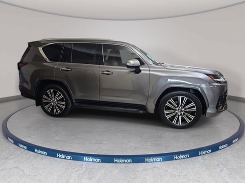 Certified 2024 Lexus LX 600 4WD w/ Luxury Package image 4