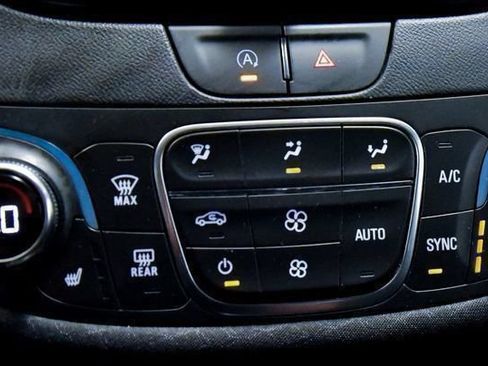Used 2023 Chevrolet Malibu LT FWD image 34