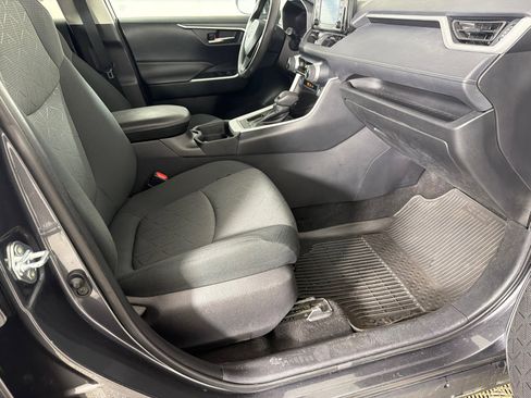 Used 2021 Toyota RAV4 XLE FWD image 13