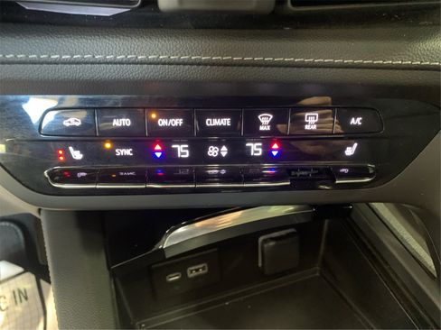 Used 2023 Buick Envision Preferred image 26