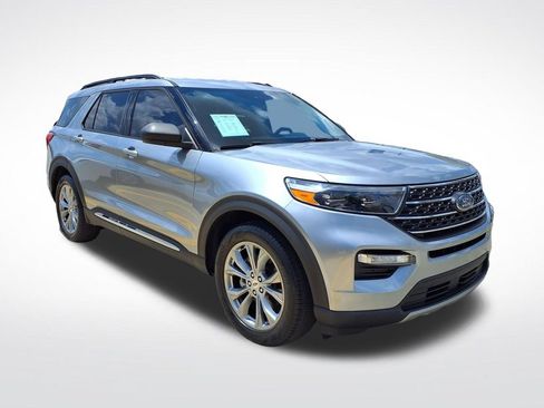 Used 2023 Ford Explorer XLT w/ Equipment Group 202A RWD image 4