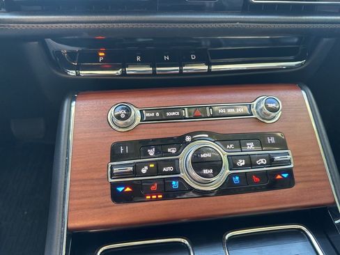 Used 2020 Lincoln Aviator Reserve w/ Equipment Group 202A image 13