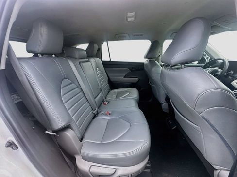 Used 2022 Toyota Highlander LE FWD image 28