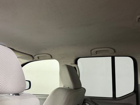 Used 2010 Nissan Frontier SE RWD image 23