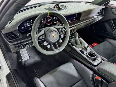 Certified 2025 Porsche 911 GT3 RS RWD image 4