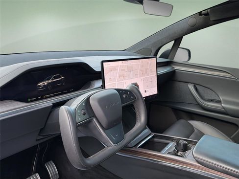 Used 2022 Tesla Model X AWD image 22