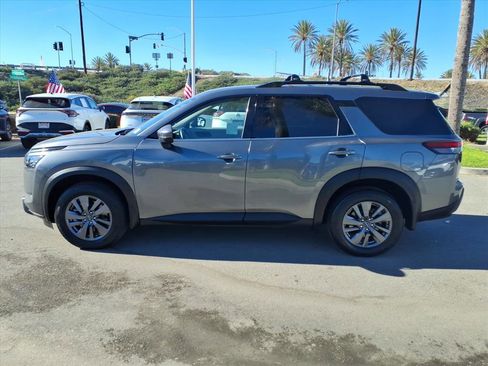 Used 2023 Nissan Pathfinder SV image 31