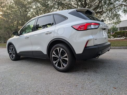 Used 2022 Ford Escape SE w/ SE Sport Appearance Package image 6