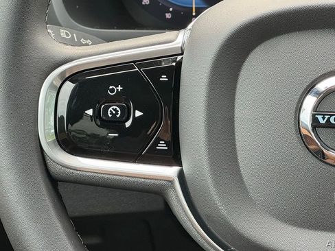 Used 2023 Volvo XC90 B5 Plus image 21