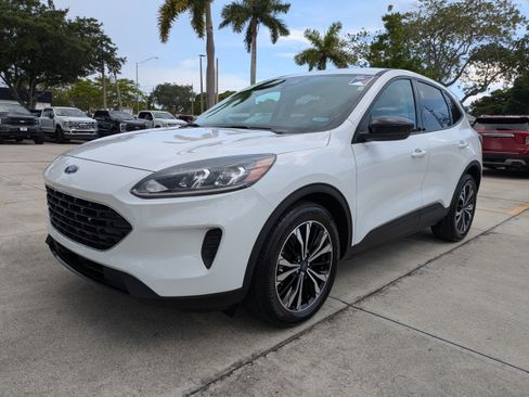 Used 2022 Ford Escape SE w/ SE Sport Appearance Package FWD image 13