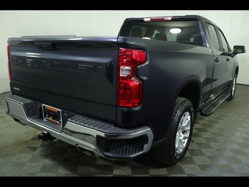 Used 2022 Chevrolet Silverado 1500 LT image 2