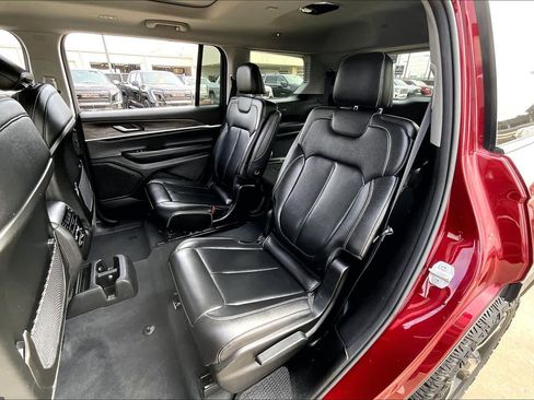 Used 2023 Jeep Grand Cherokee L Limited w/ Black Appearance Package AWD/4WD image 21