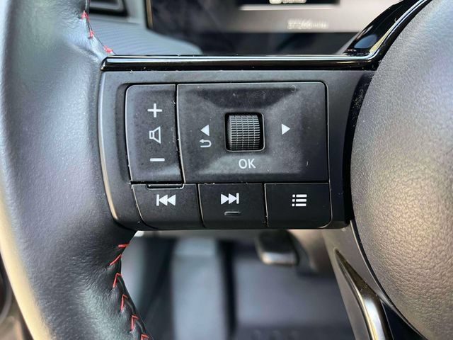 Used 2025 Nissan Kicks SR AWD/4WD image 29