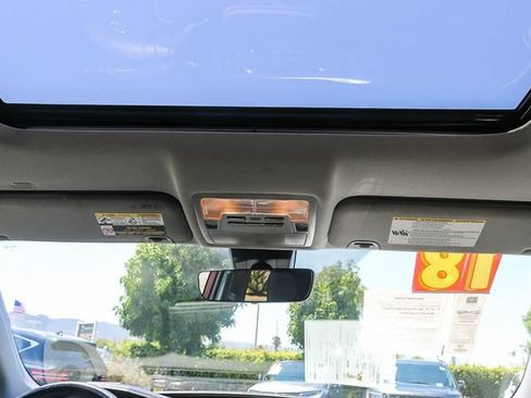 Used 2018 Toyota Highlander SE FWD image 19