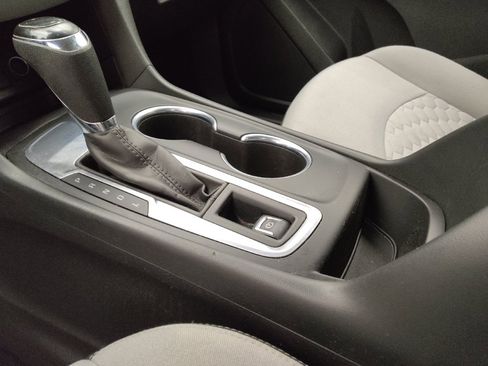 Used 2021 Chevrolet Equinox LT FWD image 26
