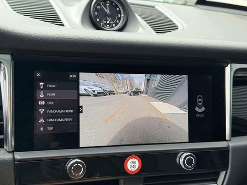 Certified 2025 Porsche Macan AWD/4WD image 22