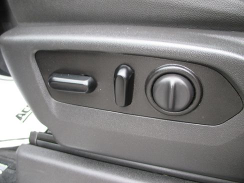 Used 2020 Chevrolet Silverado 2500 LTZ w/ LTZ Premium Package image 19