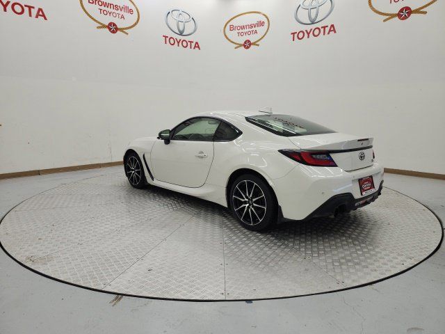 Used 2025 Toyota GR86 RWD image 6