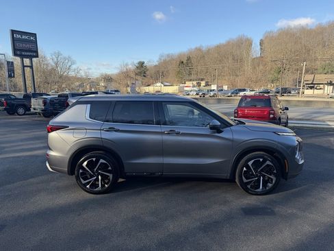 Used 2022 Mitsubishi Outlander SEL image 2