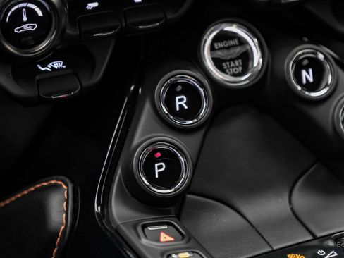 Used 2020 Aston Martin V8 Vantage Coupe RWD image 68