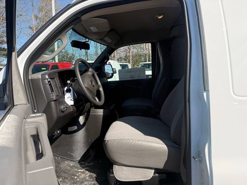New 2025 Chevrolet Express 3500 Work Van w/ Driver Convenience Package image 4