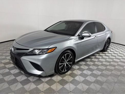 Used 2020 Toyota Camry SE FWD image 9