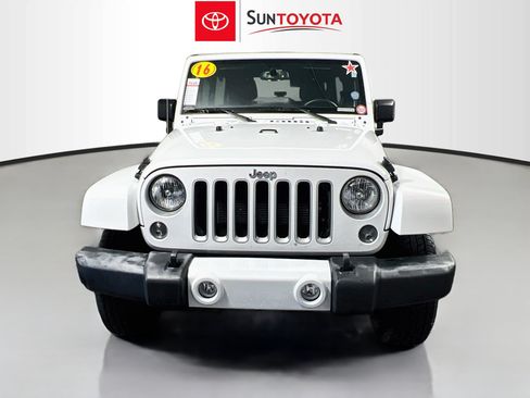 Used 2016 Jeep Wrangler Unlimited Sahara w/ Connectivity Group AWD/4WD image 10