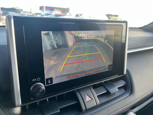 Used 2025 Toyota RAV4 XLE w/ Convenience Package image 25