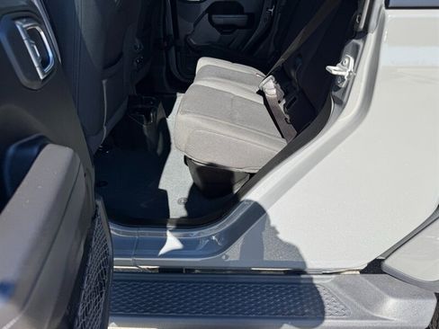 Used 2022 Jeep Gladiator Sport image 33