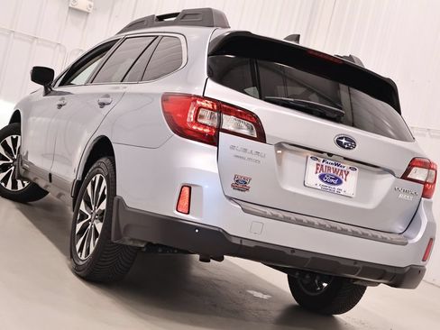 Used 2017 Subaru Outback 2.5i Limited AWD/4WD image 38