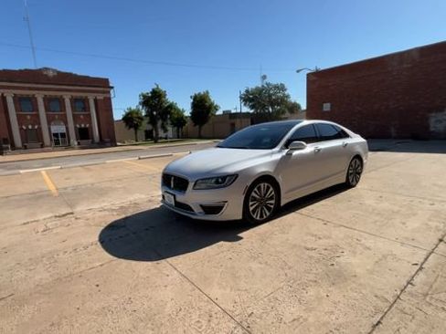 Used 2017 Lincoln MKZ Reserve FWD image 4