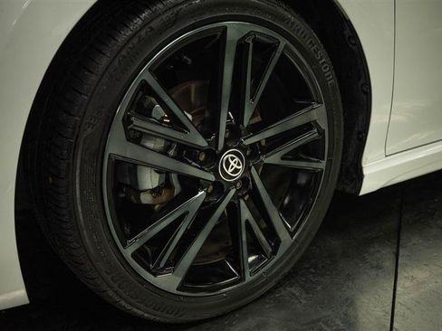 Used 2025 Toyota Camry XSE FWD image 3