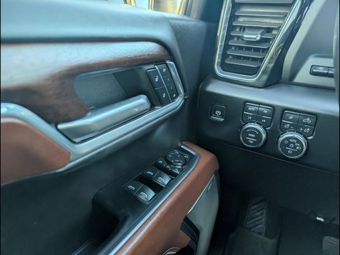 Used 2024 GMC Sierra 2500 Denali Ultimate image 17