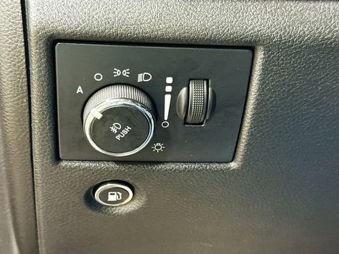 Used 2018 Jeep Grand Cherokee Limited image 10