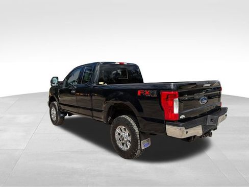 Used 2019 Ford F250 XLT w/ XLT Premium Package AWD/4WD image 5