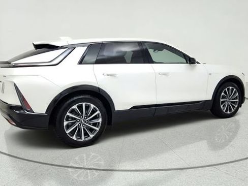 Used 2024 Cadillac Lyriq Sport RWD image 9
