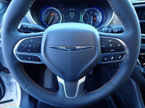 New 2026 Chrysler Pacifica Pinnacle image 16