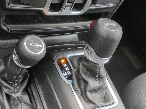 Used 2025 Jeep Wrangler Unlimited Sport AWD/4WD image 28