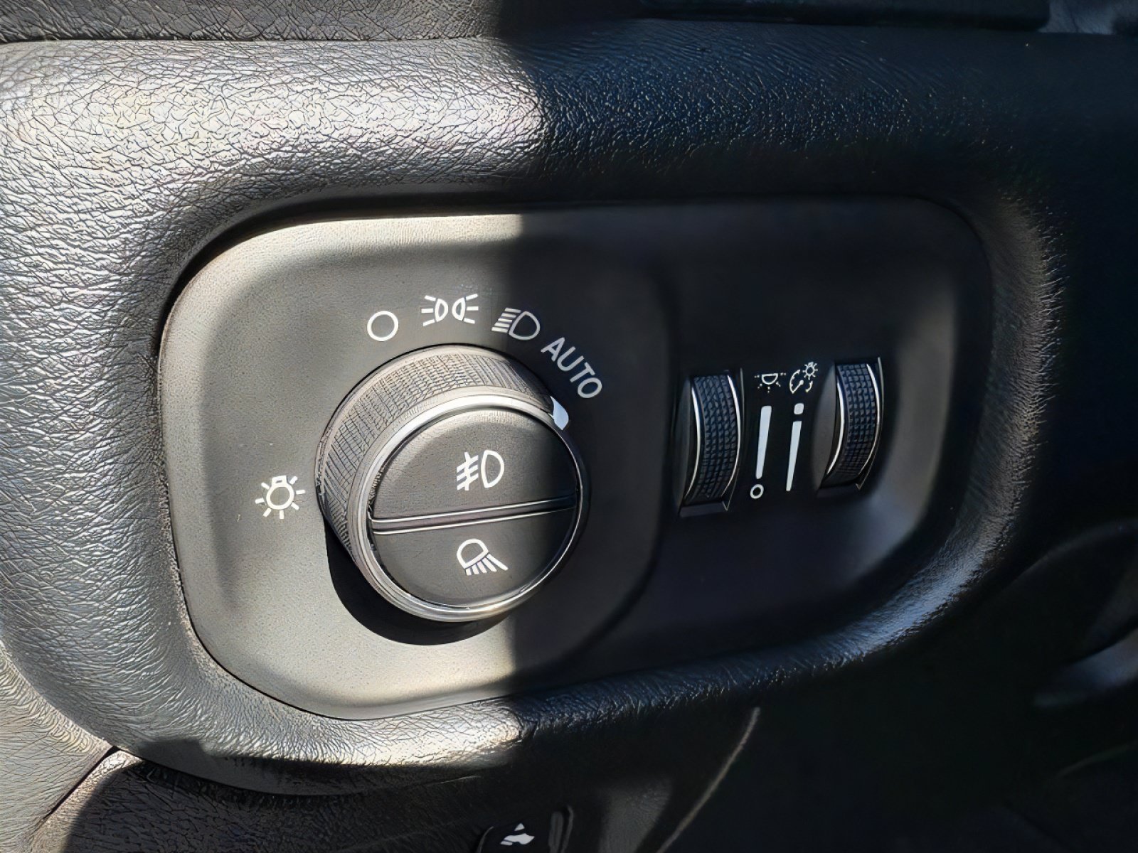 Used 2021 RAM 1500 Laramie w/ Sport Appearance Package AWD/4WD image 19