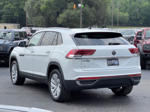 Used 2021 Volkswagen Atlas Cross Sport SE FWD image 3