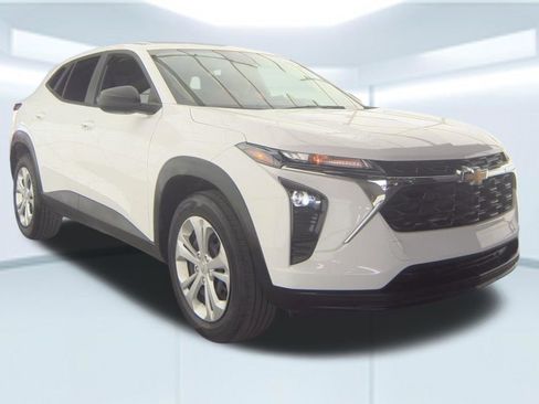 Used 2024 Chevrolet Trax LS image 5