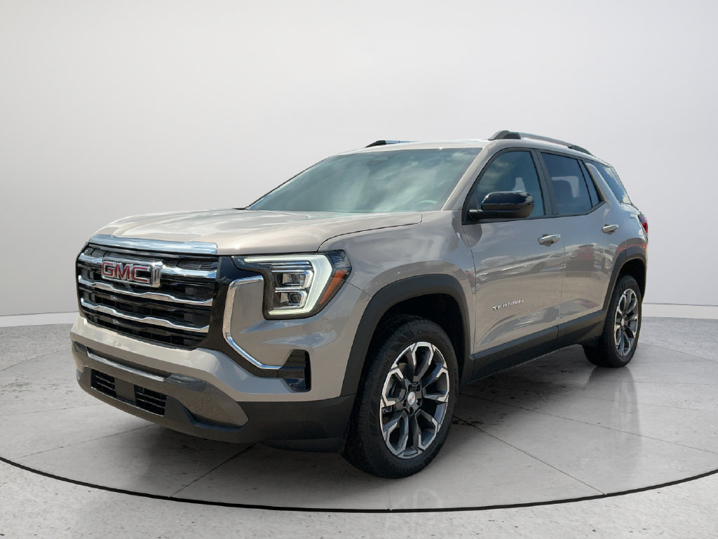 Used 2025 GMC Terrain Elevation w/ Elevation Premium Package FWD image 3