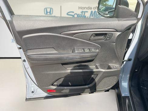 Certified 2024 Honda Passport EX-L image 19