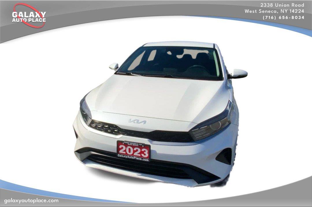 Used 2023 Kia Forte LXS w/ LXS Technology Package FWD image 2
